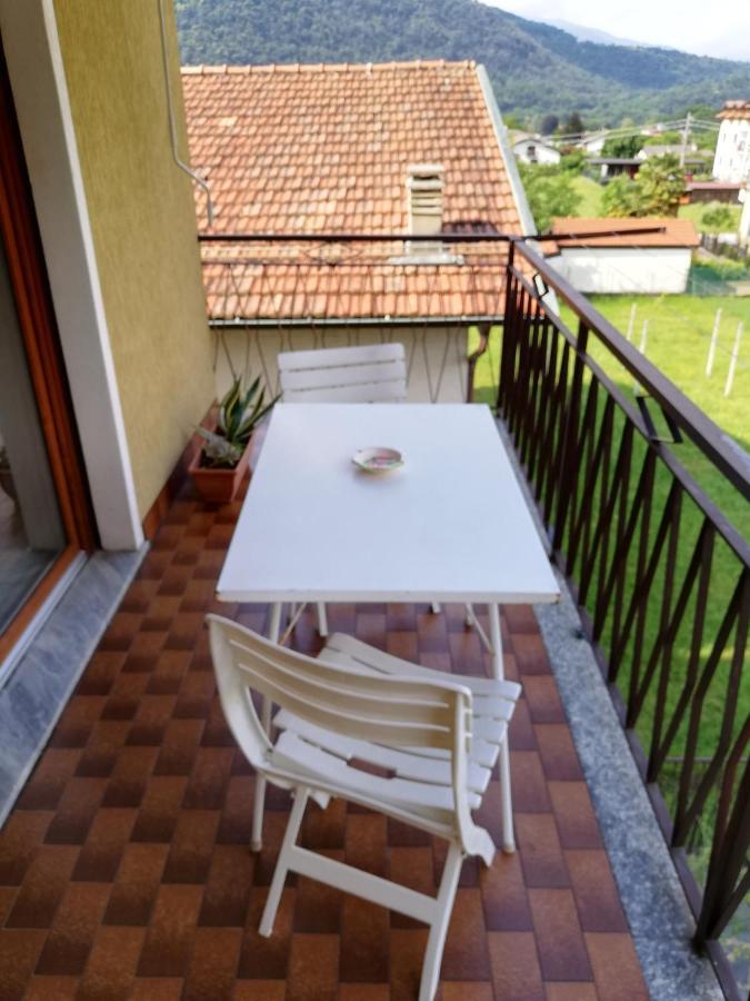 Ferienwohnung La Rosa Rossa Cambiasca Exterior foto