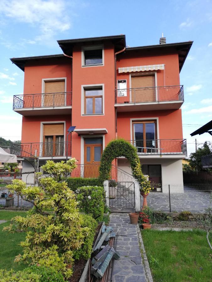 Ferienwohnung La Rosa Rossa Cambiasca Exterior foto